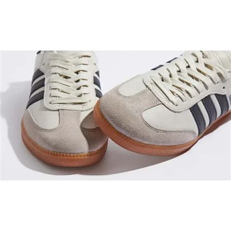 adidas sambae schwarz|Adidas Samba beige and black.